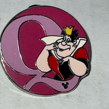 2008 Disney Hidden Mickey Alphabet Letter Q Queen Hearts Pin - $8.82