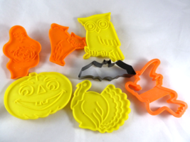 Vintage Halloween Cookie Cutters Bat Cat Witch Owl Ghost Turkey Pumpkin ... - £10.84 GBP