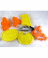 Vintage Halloween Cookie Cutters Bat Cat Witch Owl Ghost Turkey Pumpkin ... - $19.00 CAD