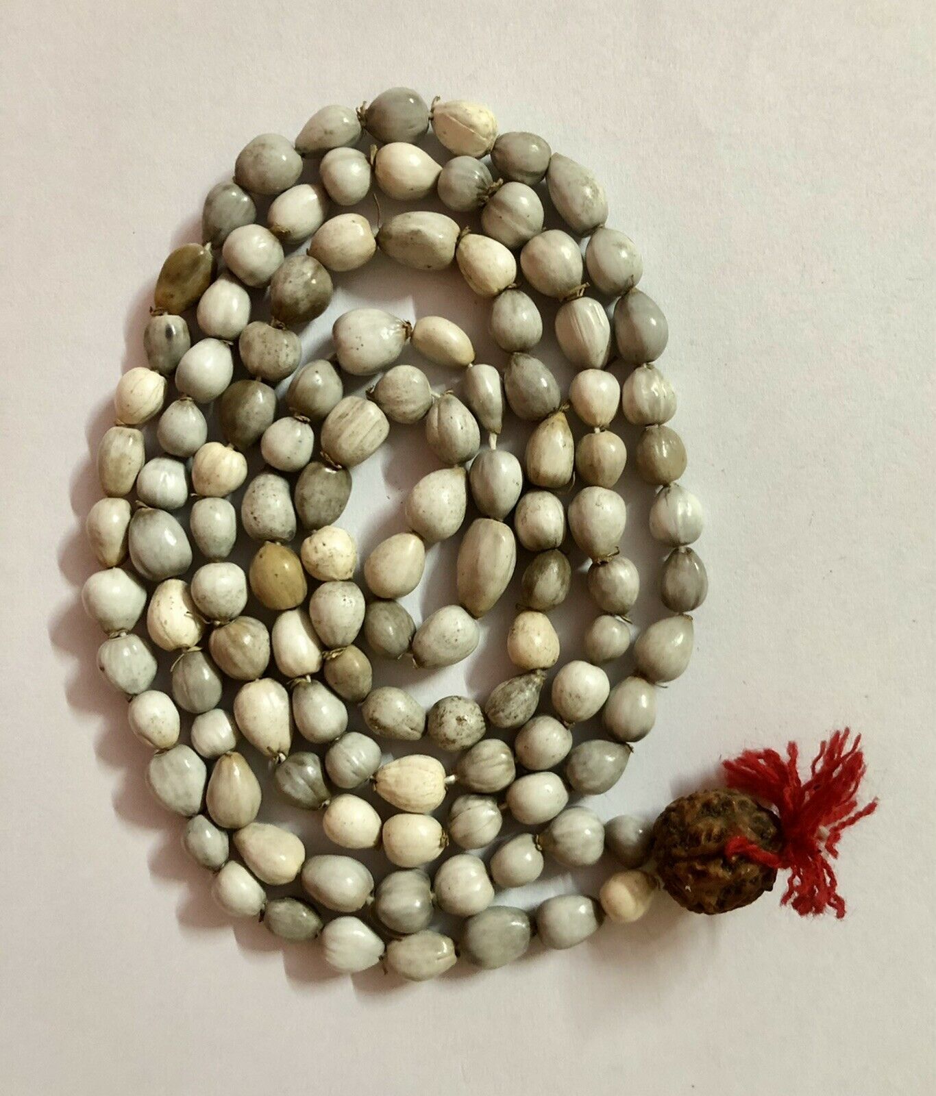 VAIJANTI BEEJ Mala Vaijayanti Graine ROSAIRE 100+ Perles de prière Vishn... - $8.21