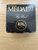VINTAGE PFLUEGER MEDALIST 1594 1/2 FLY REEL BOX ( BOX ONLY) - $201.08 MXN