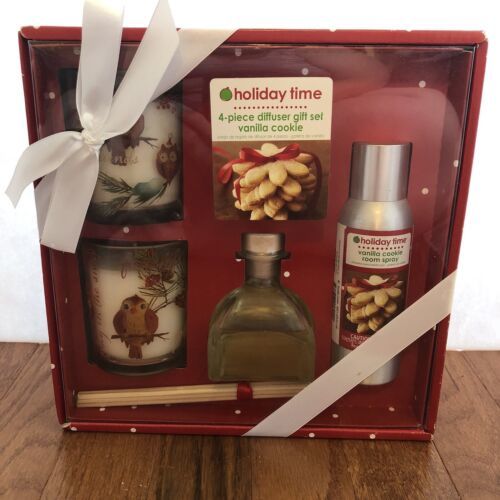 Diffuser Gift Set Holiday Time 4-Piece - Vanilla Cookie 2 Candles Wood Diffuser - $17.72