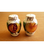 Tuscan Art Pottery Hand Painted Gold Red Green Pomegranate Salt &amp; Pepper... - $714.71 MXN