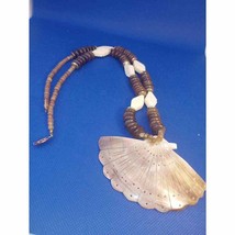 Vintage iridescent shell pendant necklace - £15.05 GBP