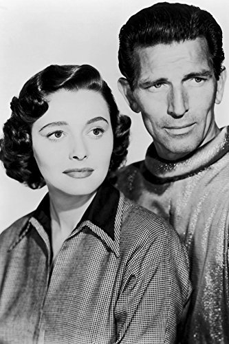 Primary image for Michael Rennie and Patricia Neal in The Day the Earth Stood Still posing togethe