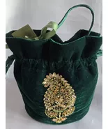 Vera Bradley Tilden Drawstring Crossbody, Sea Moss in Velvet - €26,05 EUR