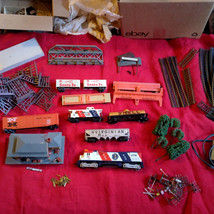 TYCO HO scale Mantua Spirit of &#39;76 cars parts track transformer lots of ... - $2,375.85 MXN