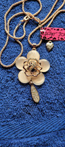 New Betsey Johnson Necklace Flower White &quot;Gold Tone&quot; Summer Dressy Collectible - £11.79 GBP