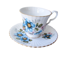 Royal Windsor Fine Bone China England Blue Flower Tea Cup  - £7.72 GBP