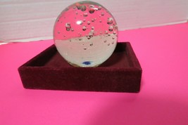 Vtg Clear Controlled Round Bubble Art Glass Paper Weight Sphere Ball W/Display  - £30.97 GBP