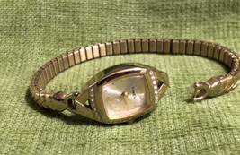 Ladies Timex Watch 7 Diamonds Top &amp; Bottom P9 with band - £34.95 GBP