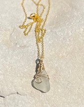 Women&#39;s Gold Wire Wrapped Smokey Gray Sea Glass Necklace 20&quot; Beach Jewelry - £13.21 GBP