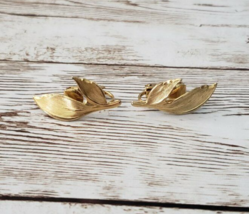 Vintage Clip On Earrings - Two Leaf Gold Tone Very Pretty - Fall - £11.00 GBP