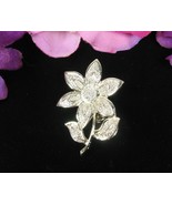 Vintage PIN Gerry&#39;s FLOWER BROOCH Light Goldtone Textured Signed 1 5/8&quot; - $17.81