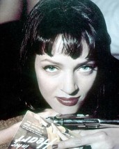 Uma Thurman holds pistol and pulp magazine in pose for Pulp Fiction 8x10 photo - £7.70 GBP