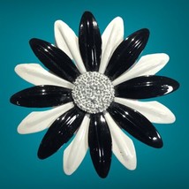 Beautiful 1950&#39;s Black and White Enamel Flower Brooch Pin - £23.97 GBP