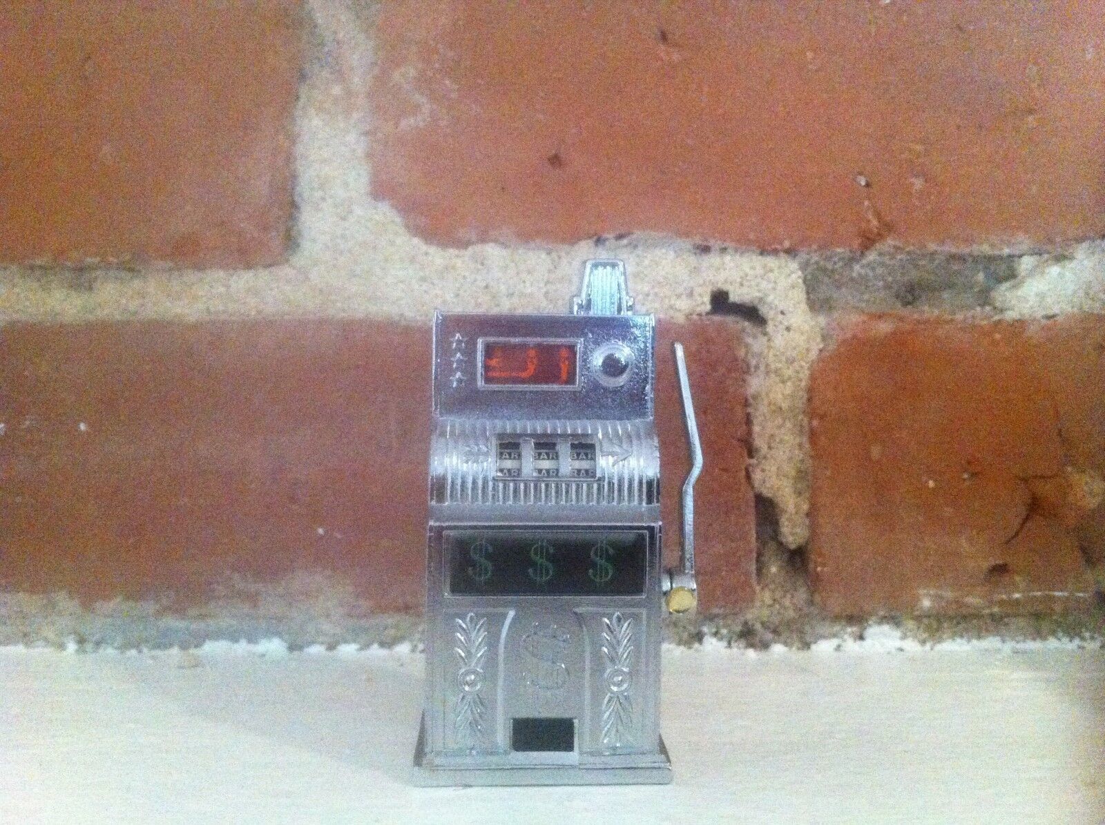 SLOT MACHINE CIGAR / CIGARETTE Butane  LIGHTER PLEASE READ Description - $5.89