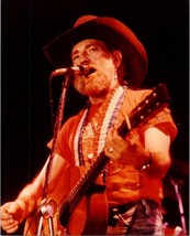 Willie Nelson rare vintage 1970&#39;s/early 80&#39;s 8x10 inch press photo on stage - £11.58 GBP