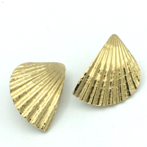 TRIFARI vintage 1970s 1980s gold-plated clip-on scallop shell seashell e... - $18.00