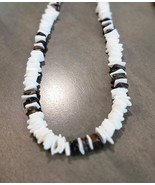 Hawaiian Tropical White &amp; Tri-Black Clamshell Necklace - $278.46 MXN