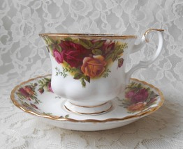 Vintage Teacup and Saucer Set Old Country Roses by Royal Albert, Gold Tr... - $16.00