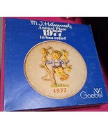 Vintage 1977 Goebel MJ Hummel Annual Collector Plate bas relief w/ orig box - $21.66 CAD