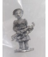 Frontier Figure With Rifle 35-20 25MM Metal Miniature - $330.78 MXN