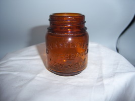 PA2 - 1910&#39;s Chesebrough Vaseline New York 2 3/8&quot; Amber Medicine Jar Bottle - $95.18 MXN