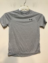 Under Armour t Shirt Boys Size J-M Gray Short Sleeve - $6.17