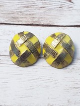Vintage Clip On Earrings 1&quot; Woven Pattern Oval Yellow &amp; Gold Tone - £10.14 GBP