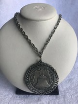 Vintage American Bicentennial medallion necklace 1776-1976 silver tone 24 inch - £13.88 GBP