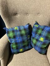 John Deere Logo Plaid Throw Pillows (2) 15&quot;x15&quot; Green Blue Yellow Gift - €15,30 EUR