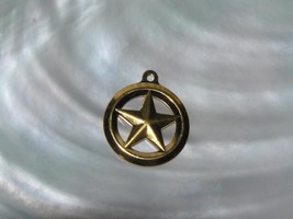 Estate Goldtone Star in Cut-Out Circle Pendant or Charm – 0.75 inches in diamete - $6.79