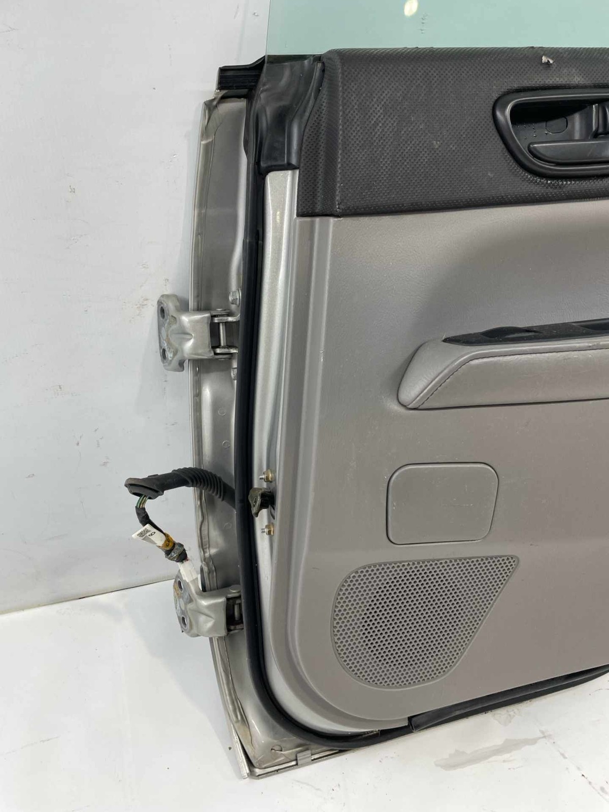 2006-2008 Subaru Forester RH Passenger Rear Driver door Assembly Scuffs Dent OEM Item image 11