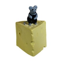 Vtg Hand Painted Pewter Thimble Anthropomorphic Mouse in Overalls W Cheese  - £11.96 GBP