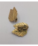 Crown Trifari Double Leaf Clip-On Earrings Goldtone Two Leaves Vintage - $20.26 CAD