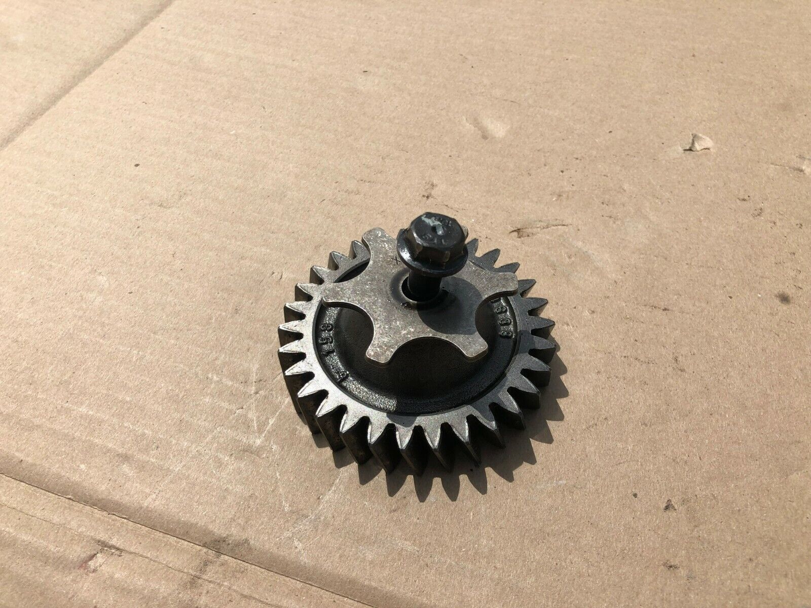 Engine Oil Pump Drive Gear John Deere 6068 9400 9450 7520 7610 R120638 OEM - $130.55