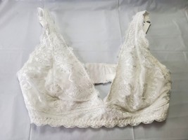 A&amp;I Womans XL Lace Removable Pads Pockets  Adjustable Shoulder Bra White - $21.80