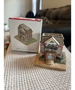 AH82 Liberty Falls Library and Reading Room -The Americana Collection - $144.82 MXN