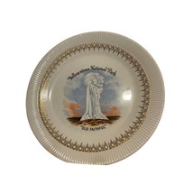 Collectors Plate Old Faithful Vtg.10&quot; Ceramic Decorative Plates White Souvenir - £12.86 GBP