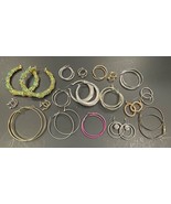 18 Sets Vintage to Modern Hoop Earrings Pierced Ears - $285.10 MXN