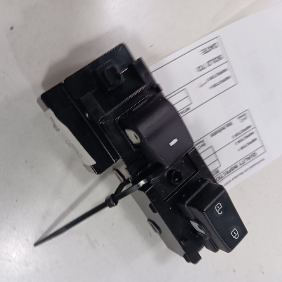Hyundai Elantra Power Window Switch Right Passenger Front  2017 2018 201... - $46.94