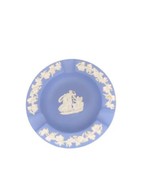 Wedgwood Jasperware Blue And White Angels Ashtray Vintage Never used Signed - $133.04 MXN