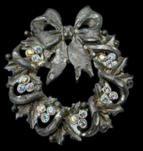 Christmas Wreath Brooch Pin Vintage Silvertone Small Rhinestones Bow Holidays - £7.84 GBP