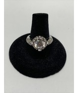 Beautiful Silver Tone 2kt Simulated Diamond Ring Size 7 Estate Jewelry KG - $40.69 CAD