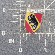 New Bern North Carolina City Crest Coat Of Arms Shield Enamel Lapel Pin Souvenir - £10.27 GBP