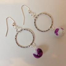 Purple White Marbled Glass Hoop Earrings Beaded Silver Metal Handmade Pierced - £23.56 GBP