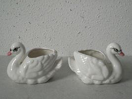 Vintage 2 piece set lot 3.5&quot; Japan swan figurines toothpick holders ~B - £8.01 GBP