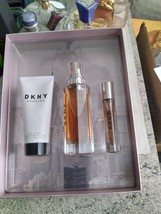 Donna Karan DKNY Stories 3.4 Oz Eau De Parfum Spray Gift Set image 3