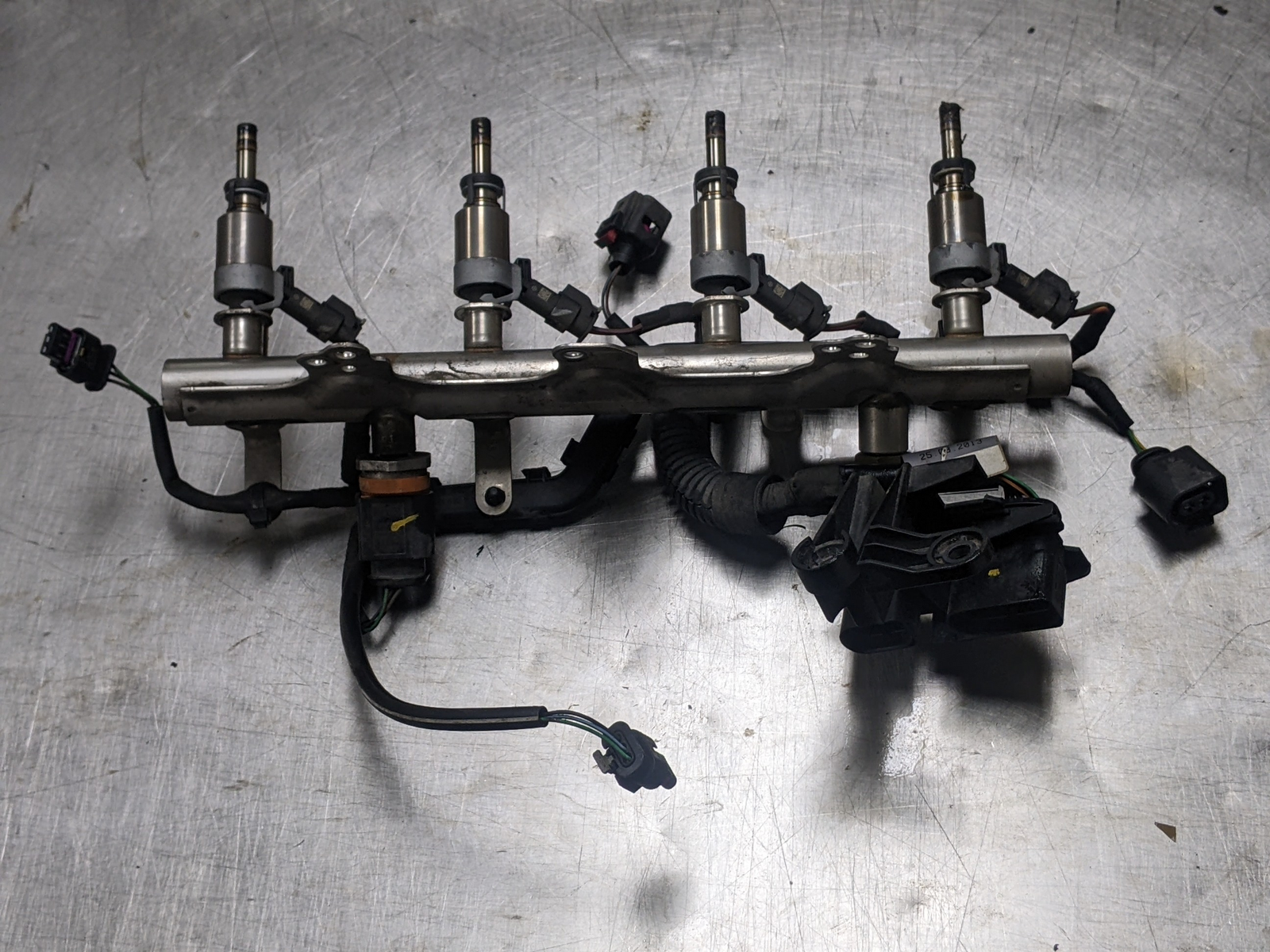 Fuel Injectors Set With Rail For 13-15 Audi A6 Quattro  2.0 261500076 Turbo Item image 12